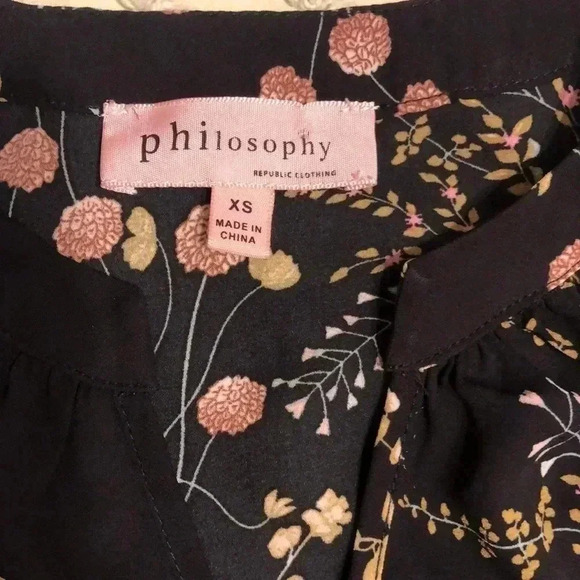 PHILOSOPHY sleeveless blouse with v-neck. - Picture 2 of 6